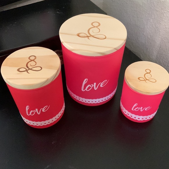 Hot Barbie Pink with Love painted on front and beautiful wooden decorative lids - Picture 2 of 6